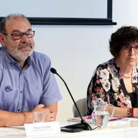 El president de la Plataforma per la Llengua, Òscar Escuder, i la vicepresidenta, Mireia Plana, en una roda de premsa d'aquest dimarts. 08/09/2026
