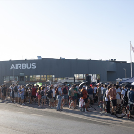 Trabajadores de Airbus se concentran a las puertas de la sede de Getafe, a 1 de septiembre de 2026.