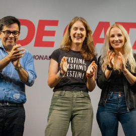 Jèssica Albiach, Gerardo Pisarello i Aïda Llauradó en l'acte dels Comuns a Badalona per la Diada