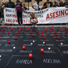 Un grupo de personas durante una concentración por las víctimas de la DANA, a 29 de julio de 2026, en València.