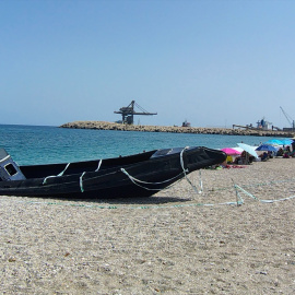 Una narcolancha en la playa de las Marinicas, en Carboneras, Almería.