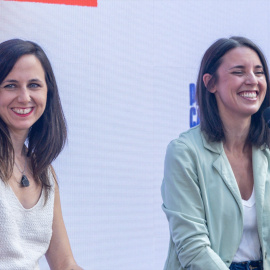 Ione Belarra junto a Irene Montero durante el acto 'Paz, casa, trabajo’ organizado por Podemos, a 12 de septiembre de 2026, en Madrid.