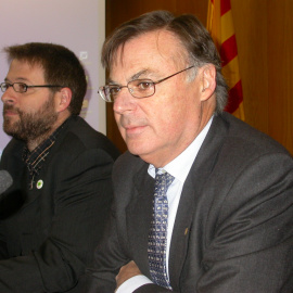 El conseller d'Universitats, Carles Solà -en primer terme- ha presentat avui el Pla Director d'Infraestructures de Telecomunicacions. En segon terme es veu al secretari de Telecomunicacions i Societat de la Informació, Oriol Ferran