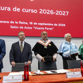 Emiliano García-Page junto al rector de la Universidad de Castilla-La Mancha, José Julián Garde, y otros representantes institucionales, a 16 de septiembre de 2026.