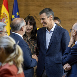 El presidente del Gobierno, Pedro Sánchez, durante su visita a las instalaciones del Instituto de Ciencias Matemáticas, acompañado por la ministra de Ciencia, Innovación y Universidades, Diana Morant.