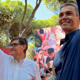 Salvador Illa i Pedro Sánchez aquest diumenge, 20 de setembre, a la Festa de la Rosa del PSC, a Gavà. 20/09/2026