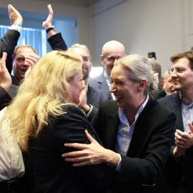 Líderes de AfD celebrando en Berlín, este domingo.