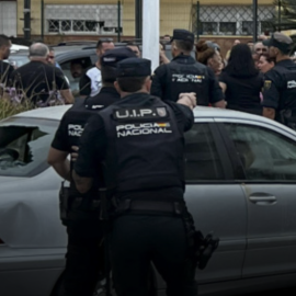 Atacan el vehículo en el que viajaban la diputada ceutí Julia Ferreras y el activista Rafael Borrego