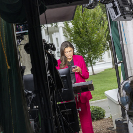 La periodista Kristen Holmes de la CNN en el puesto para informar desde la Casa Blanca, a 18 de septiembre de 2026.