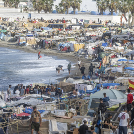 Más de 2.000 migrantes viven en chabolas en la playa de Trampolín, a 19 de septiembre de 2026, en Ceuta.