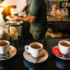 Tomar un café a media mañana forma parte de la rutina de muchas personas.