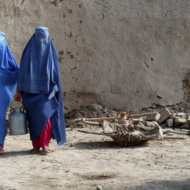 Dos mujeres con burka, a 10 de mayo de 2022, en Afganistán. USAI / ZUMA PRESS / CONTACTOPHOTO / EUROPA PRESS