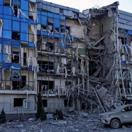 Imagen de un edificio de oficinas tras un ataque con misiles rusos, en Kharkiv, a 24 de julio de 2024. Vyacheslav Madiyevskyy /REUTERS