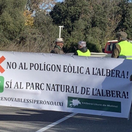 Protesta ecologista en el espacio natural de l'Albera. Fotografía de Públic.