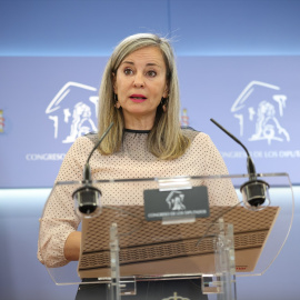 La portavoz de Sumar en el Congreso, Verónica Martínez Barbero, durante una rueda de prensa.