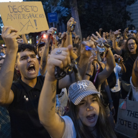 Centenares de personas en Barcelona al grito de "Maricarmen no estás sola".