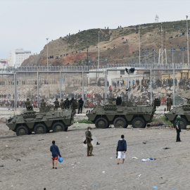 Fotografía de archivo de mayo de 2021 de tanques del ejército español en Ceuta