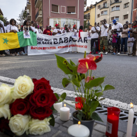 Imagen de la concentración organizada por la comunidad senegalesa de Hondarribia por la muerte de Babacar Welle.