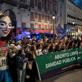 Decenas de mujeres durante una concentración en Madrid para exigir el aborto libre en la Sanidad Pública, en una imagen de archivo.