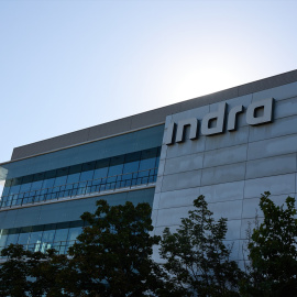 Fachada de la sede de Indra, en la calle Avenida de Bruselas 35, a 8 de agosto de 2022, en Madrid.