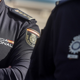 Un agente de la Policía Nacional en València, Comunidad Valenciana (España).