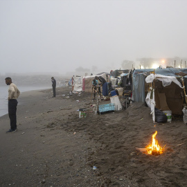 EuropaPress_7810431_migrantes_asentamiento_playa_trampolin_30_septiembre_2026_ceuta_espana
