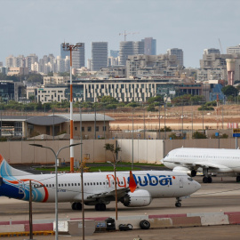 EuropaPress_7810858_30_september_2026_israel_lod_flydubai_plane_is_parked_on_the_apron_of_ben
