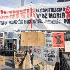 EuropaPress_7811360_varios_carteles_acampada_puerta_sol_30_septiembre_2026_madrid_espana