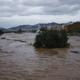 El tramo final del río Besòs, este domingo, por Santa Coloma de Gramanet.