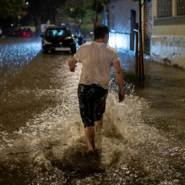 EuropaPress_7819153_vecinos_barrio_bellvitge_achican_agua_casas_octubre_2026_lhospitalet