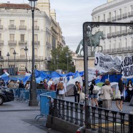 Tiendas de campaña durante la acampada por la Vivienda en la Puerta del Sol, a 5 de octubre de 2026, en Madrid