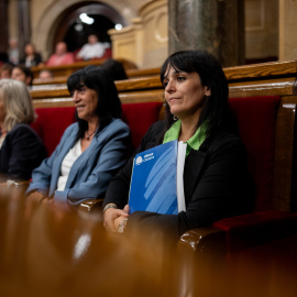 La líder d'Aliança, Sílvia Orriols, al Debat de Política General celebrat la setmana passada al Parlament de Catalunya, amb la també diputada ultradretana Rosa Maria Soberana al seu costat. 30/09/2026