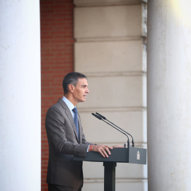 El presidente del Gobierno, Pedro Sánchez, durante la declaración institucional realizada este lunes en Moncloa para anunciar el adelanto electoral.