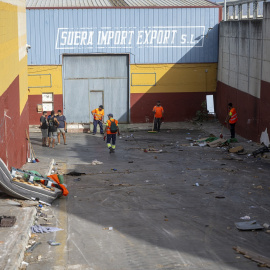 Imagen de archivo de migrantes trabajando en Ceuta.