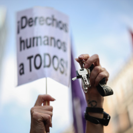 Manifestación frente al Congreso durante la votación de los decretos de vivienda.