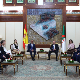 Descargar  El presidente del Gobierno y el presidente de la República Argelina Democrática y Popular, Sr. Abdelmajid Tebboune, se reúnen con representantes de las principales empresas energéticas españolas.
