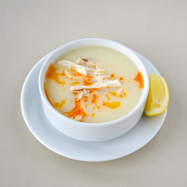 Sopa de pollo turca