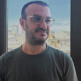 Retrat d'Oriol González Tura, autor de l'assaig 'Un incís' (Raig Verd). 10/2026