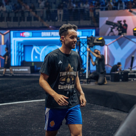 El youtuber y streamer, TheGrefg tras ganar la final de la Kings League 2024.