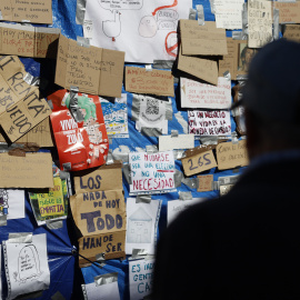 Mensajes de apoyo a los acampados en la Puerta del Sol de Madrid a 9 de octubre de 2026.