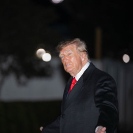 EuropaPress_7837437_10_october_2026_us_washington_us_president_donald_trump_walks_across_the