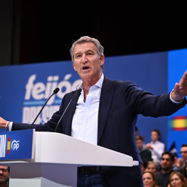 El líder del Partido Popular (PP), Alberto Núñez-Feijóo, participa en un acto de precampaña del partido en Madrid, este sábado. EFE/Fernando Villar