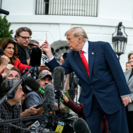 Trump se dirige a los periodistas el pasado 9 de octubre en el exterior de la Casa Blanca.
