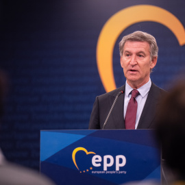 El presidente del PP, Alberto Núñez Feijóo durante la rueda de prensa tras participar en la cumbre del Partido Popular Europeo celebrada este jueves en Bruselas.