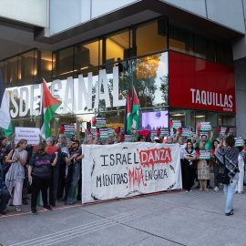 Concentración de boicot a la compañía israelí de danza Batsheva, en los Teatros del Canal.
