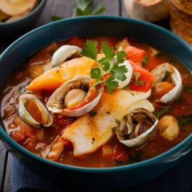 Cacciucco: guiso de pescado toscano.