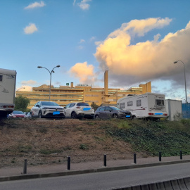 Autocaravanas de sanitarios en el Hospital Costa del Sol de Marbella.