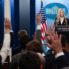 Katie Zacharia durante su primera rueda de prensa en la Casa Blanca.