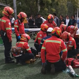 Los servicios de emergencia, tras el asesinato de Solórzano Foppa en Guatemala, el 17 de octubre de 2026.