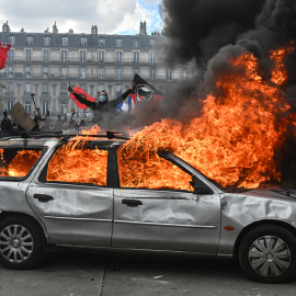 Protestas en la Plaza de la República de París, a 17 de octubre de 2026.